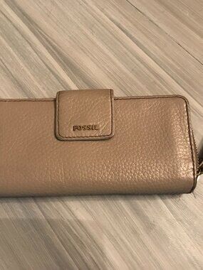 Fossil Ladies Beige Pebbled Leather Wallet